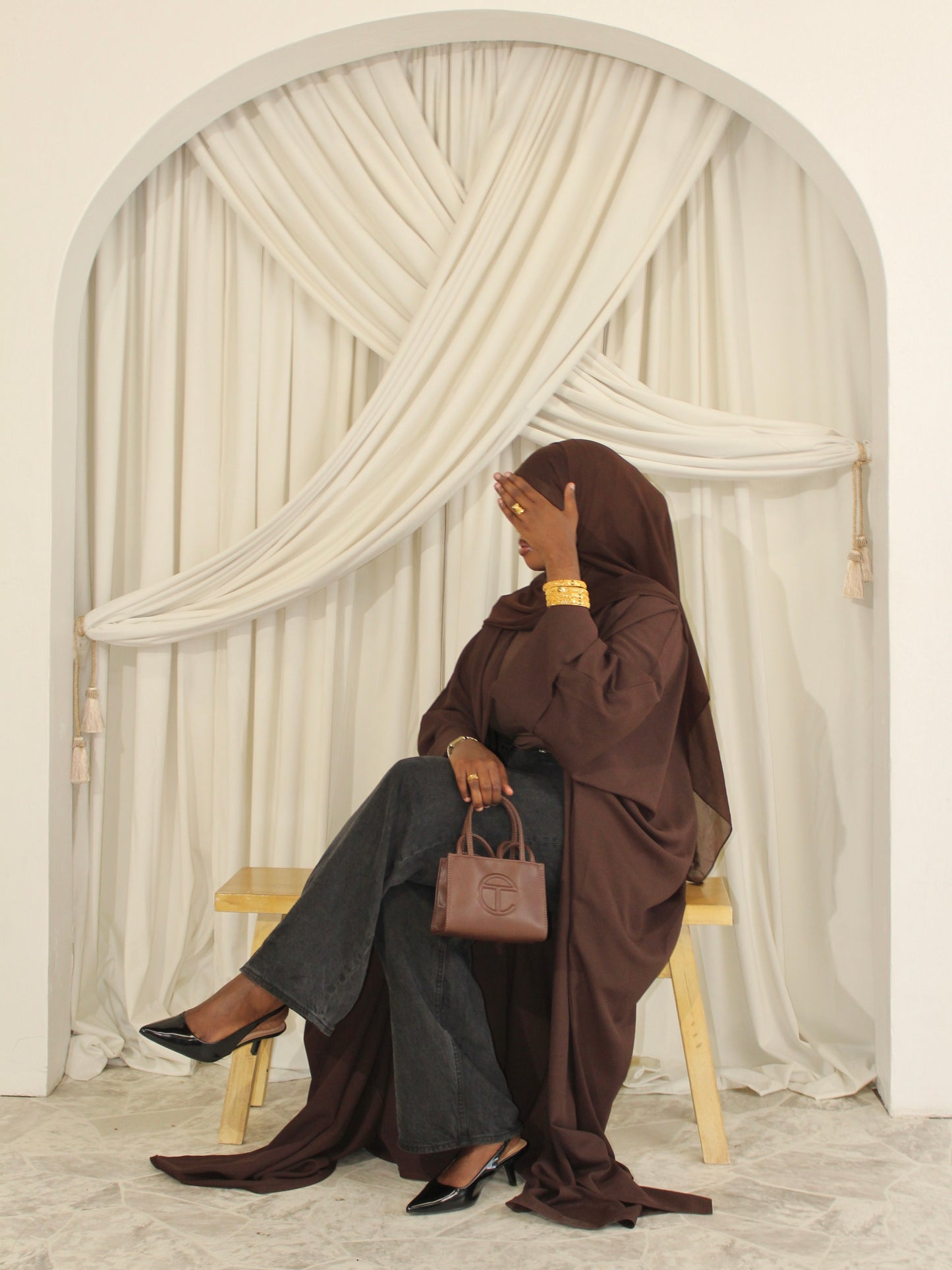 Signature Pocketed Batwing Abaya - Chestnut